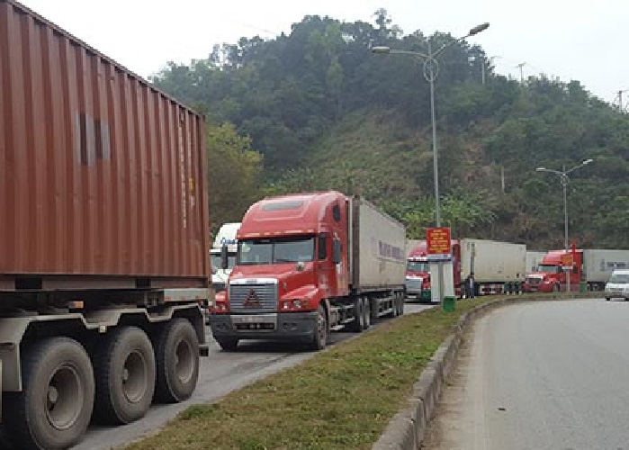 Cận Tết Nguyên đán, xuất nhập khẩu qua Lào Cai tăng mạnh - Ảnh 1.