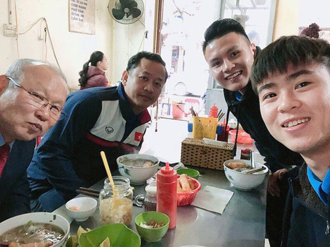 HLV Park Hang-seo &quot;nghiện&quot; những món ăn nào tại Việt Nam? - Ảnh 1.