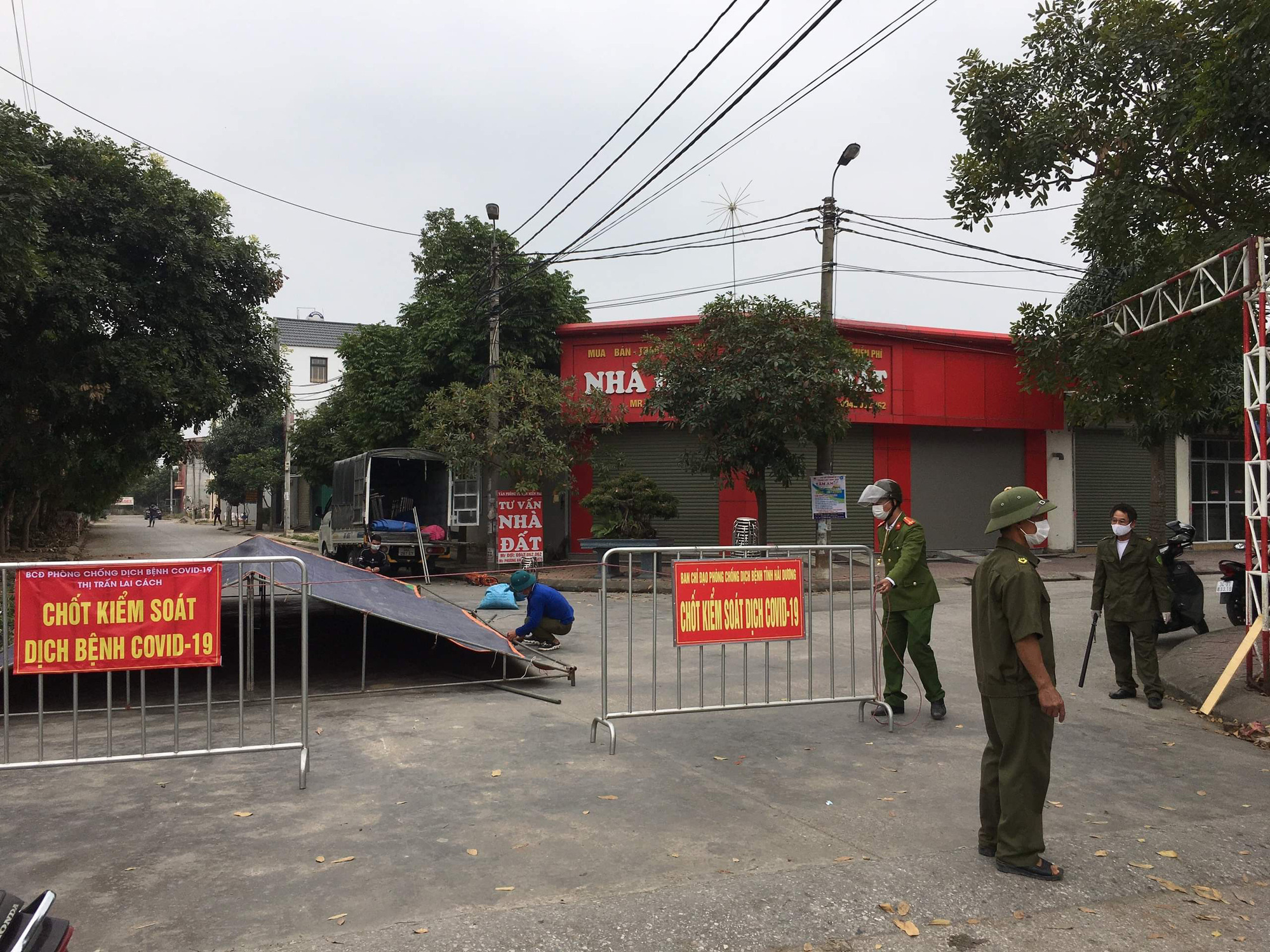 Mở lối cho dân về quê ăn Tết - Ảnh 2.