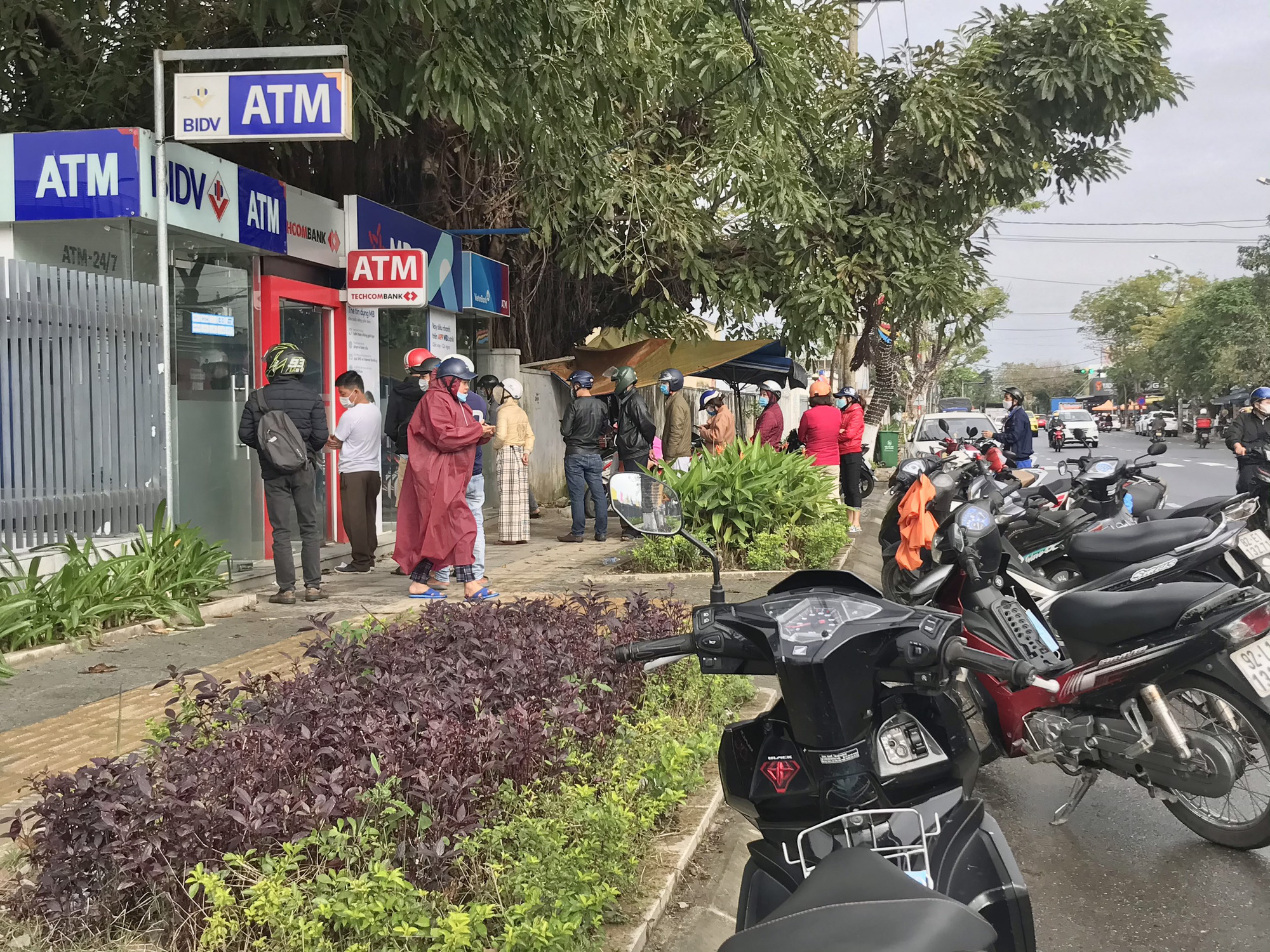 Đà Nẵng: Lại hát điệp khúc gần Tết ATM hết tiền - Ảnh 2. Đà Nẵng: Lại hát điệp khúc gần Tết ATM hết tiền - Ảnh 2.