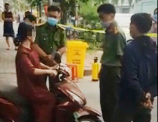 Người phụ nữ la hét đòi ra khỏi chung cư bị phong tỏa ở Bình Dương - Ảnh 1.