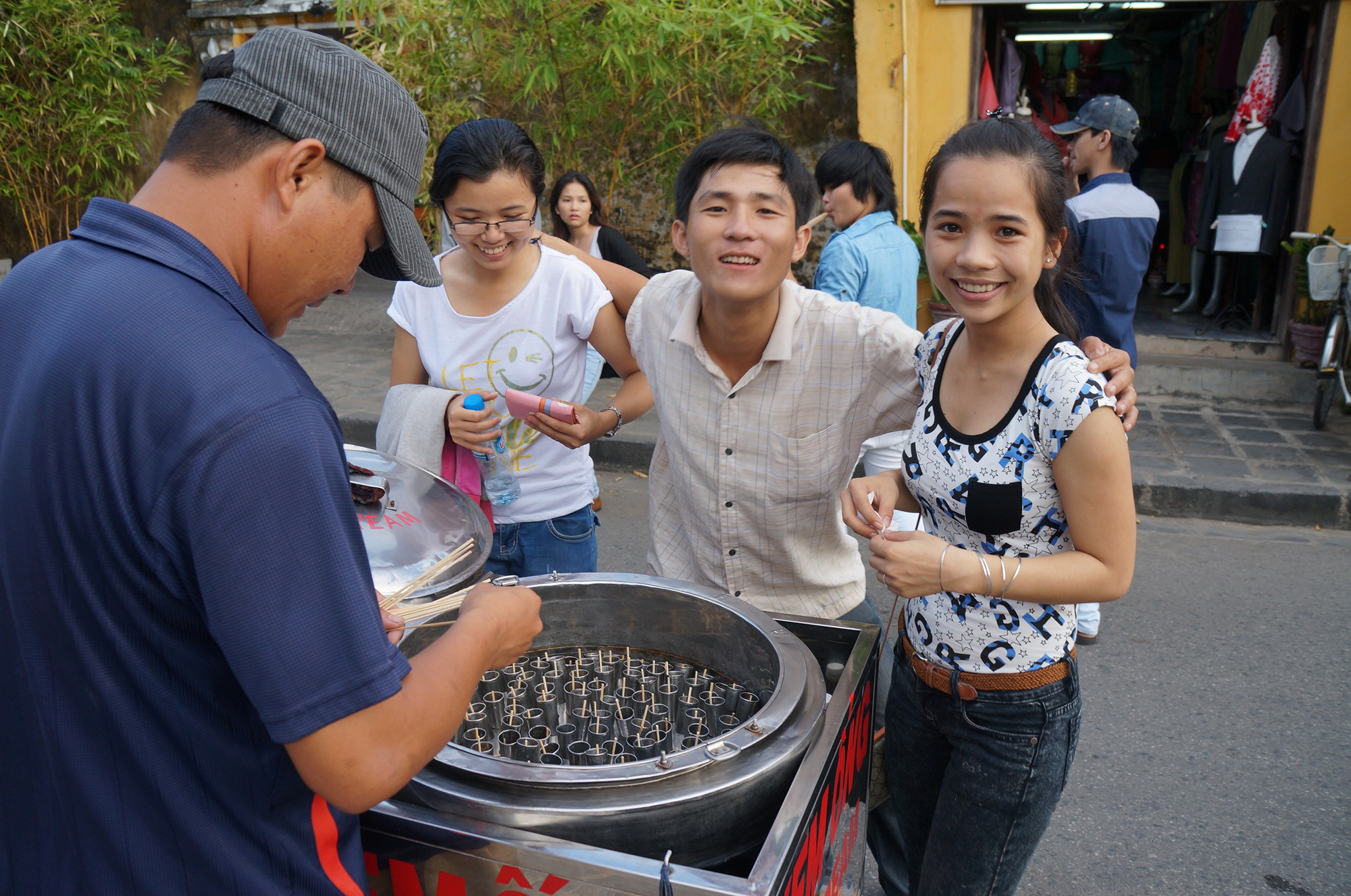 Quảng Nam: Hội An tạm dừng “Hội Tết Nguyên đán Tân Sửu 2021” để phòng chống dịch Covid-19 - Ảnh 2. Quảng Nam: Hội An tạm dừng “Hội Tết Nguyên đán Tân Sửu 2021” để phòng chống dịch Covid-19 - Ảnh 2.