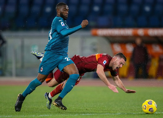Tomori (áo xanh) gây ấn tượng ở AC Milan.