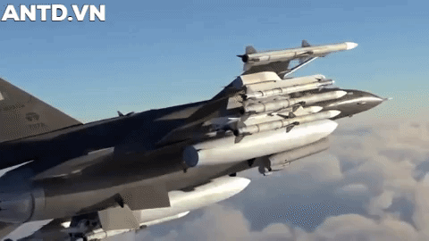 Vì sao Mỹ vẫn phải mua thêm chiến đấu cơ thế hệ 4, 5 khi đã có F-22 và F-35? - Ảnh 1.