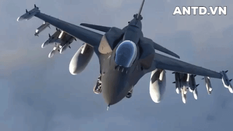 Vì sao Mỹ vẫn phải mua thêm chiến đấu cơ thế hệ 4, 5 khi đã có F-22 và F-35? - Ảnh 2.