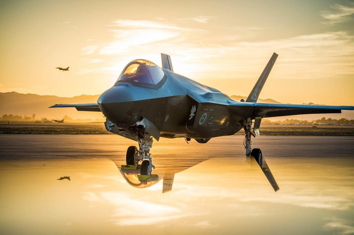Vì sao Mỹ vẫn phải mua thêm chiến đấu cơ thế hệ 4, 5 khi đã có F-22 và F-35? - Ảnh 5.