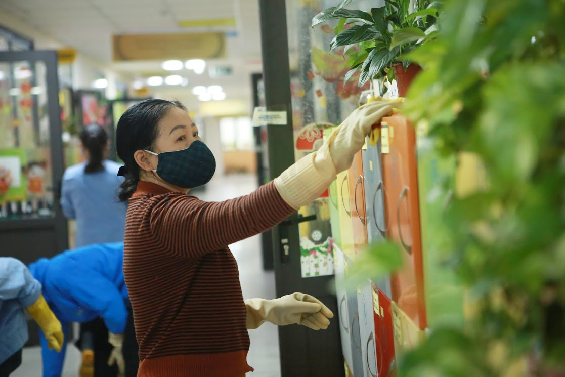 Trường học Hà Nội thần tốc tổng vệ sinh, phun khử trùng trước ngày đón 2 triệu học sinh - Ảnh 4.
