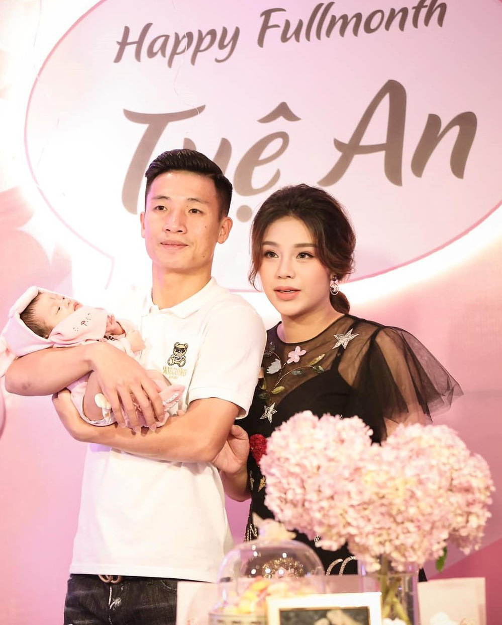 6 nàng WAGs Việt Nam nổi tiếng giàu có: Con đại gia, kiếm 100 tỷ/năm - Ảnh 6.