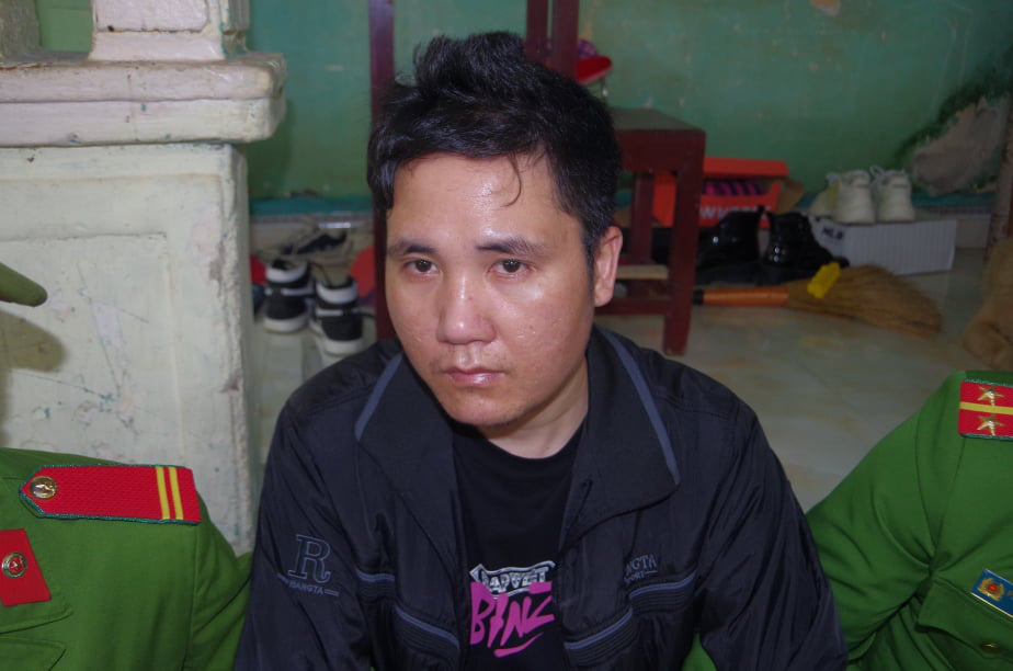 Thái Nguyên: Thu giữ nhiều vũ khí nguy hiểm tại nhà đối tượng mua bán trái phép ma túy  - Ảnh 1.