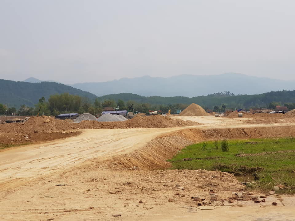Điện Biên: Tháo gỡ, vướng mắc trong giải phóng mặt bằng dự án nâng cấp cảng hàng không Điện Biên - Ảnh 3. Điện Biên: Tháo gỡ, vướng mắc trong giải phóng mặt bằng dự án nâng cấp cảng hàng không Điện Biên - Ảnh 3.