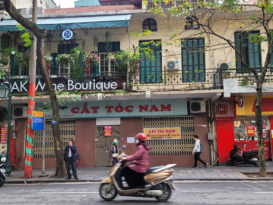 Những hình ảnh khó quên về cửa hàng cắt tóc mậu dịch cuối cùng của Hà Nội - Ảnh 3.