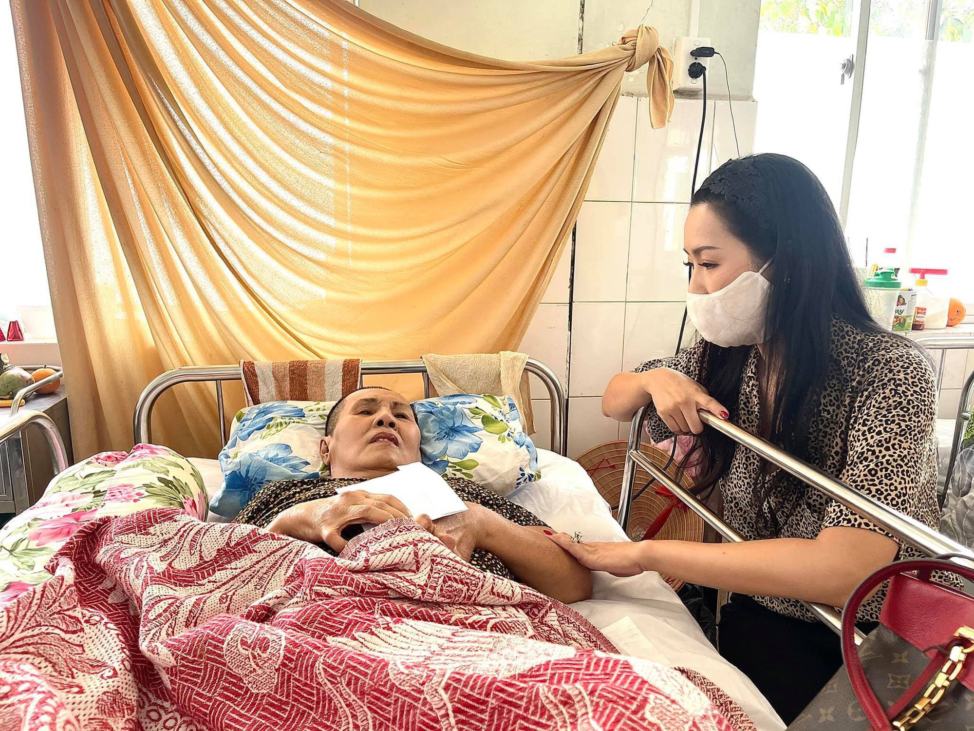NSƯT Trịnh Kim Chi kêu gọi góp tiền &quot;khủng&quot; hỗ trợ nghệ sĩ Hoàng Lan đang bị hoại tử lưng trầm trọng - Ảnh 4.
