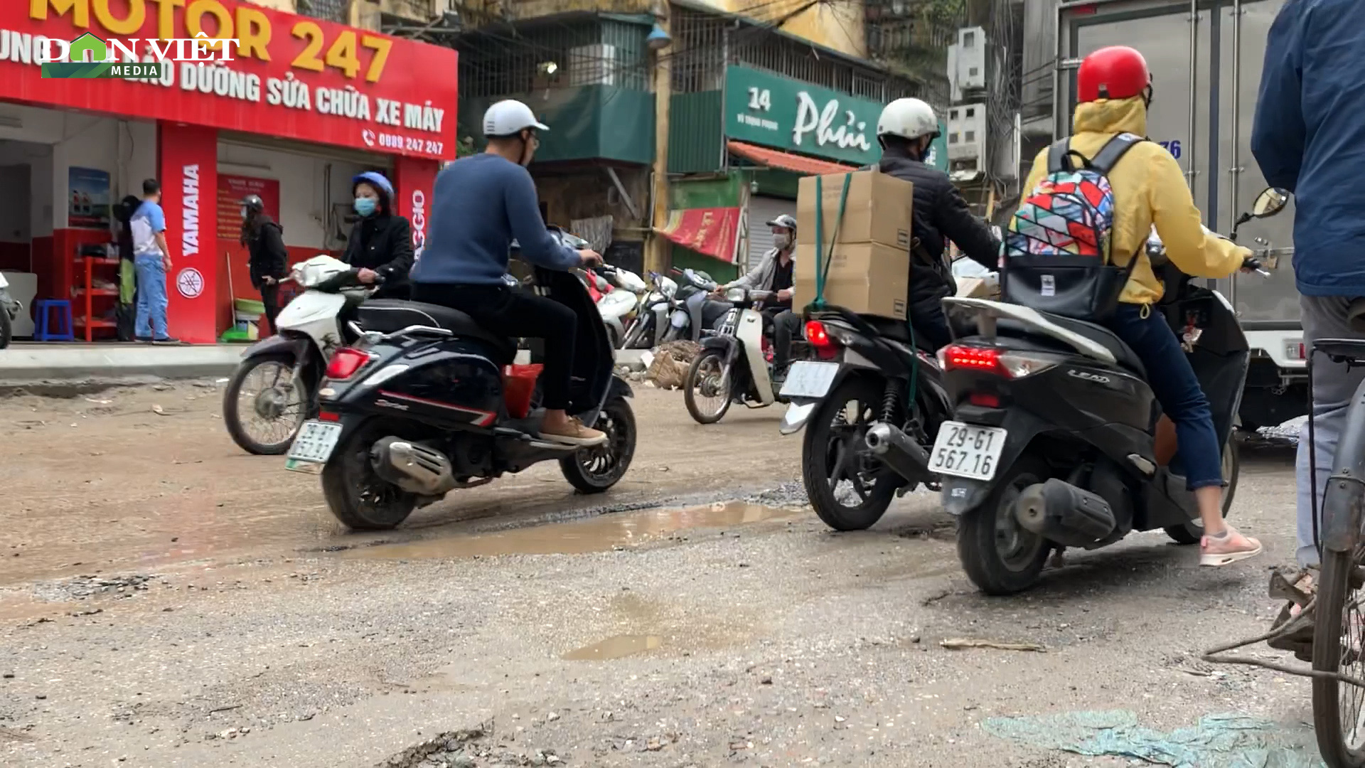Tuyến đường chỉ hơn 400m: cơn ác mộng giữa lòng Hà Nội - Ảnh 3.