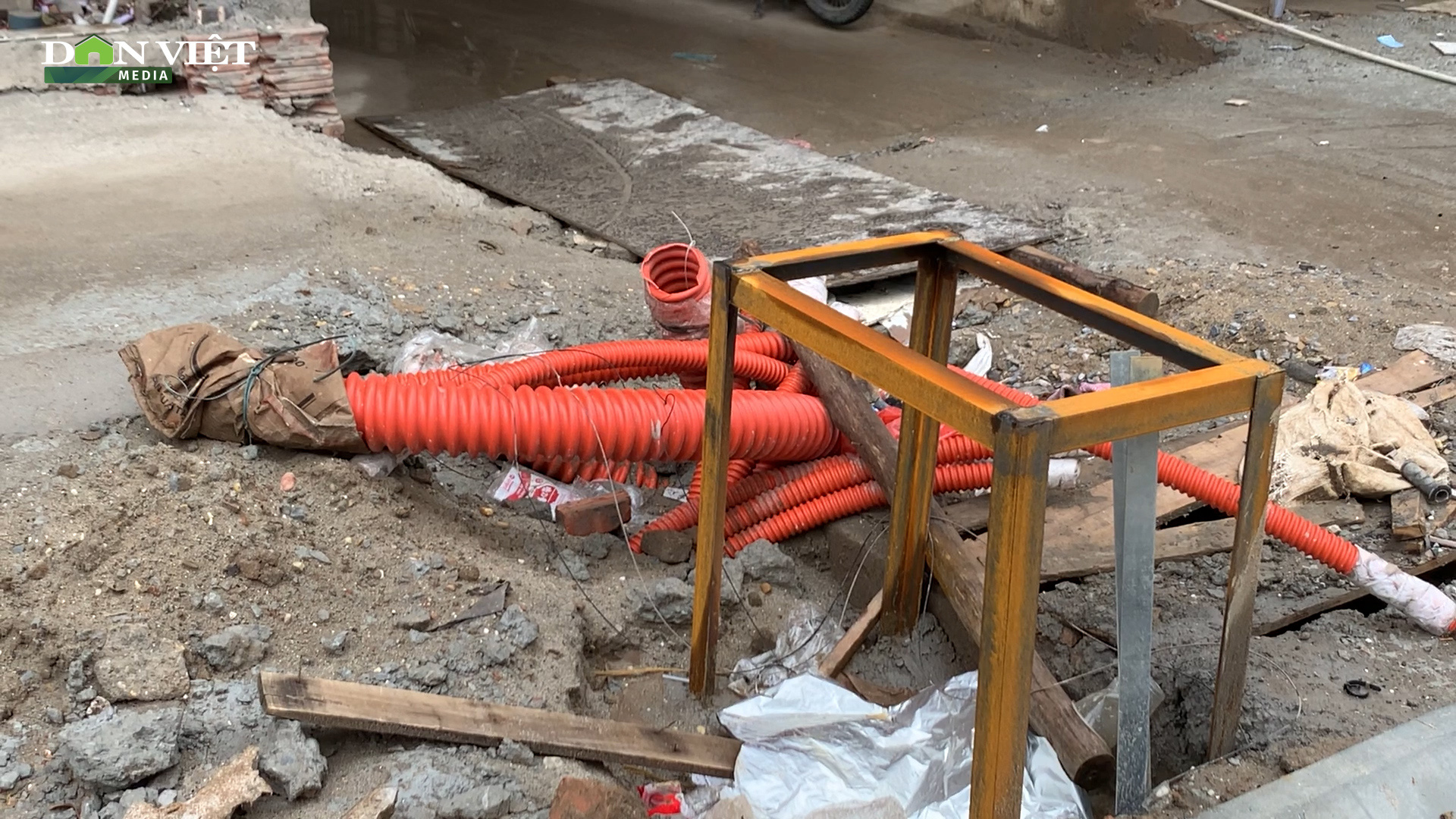 Tuyến đường chỉ hơn 400m: cơn ác mộng giữa lòng Hà Nội - Ảnh 6.