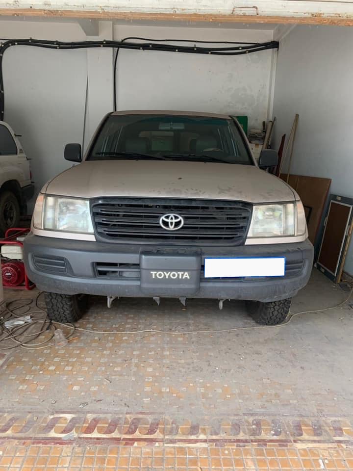 Đại gia Việt gây sốc chi gần tỷ đồng mua Toyota 7 chỗ cũ kĩ - Ảnh 1.