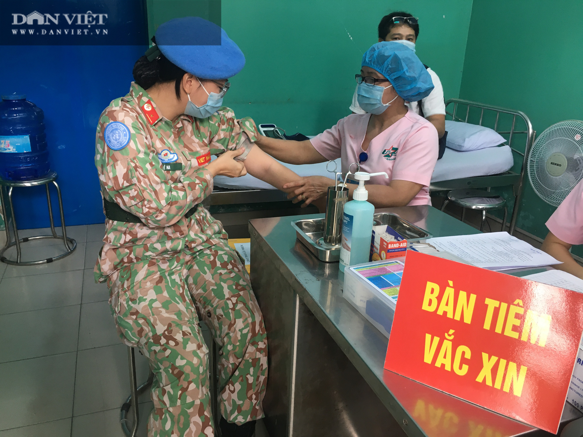 ẢNH: Các chiến sĩ Bệnh viện dã chiến 2.3 được tiêm vắc xin Covid-19 trước khi lên đường sang Nam Sudan - Ảnh 6.