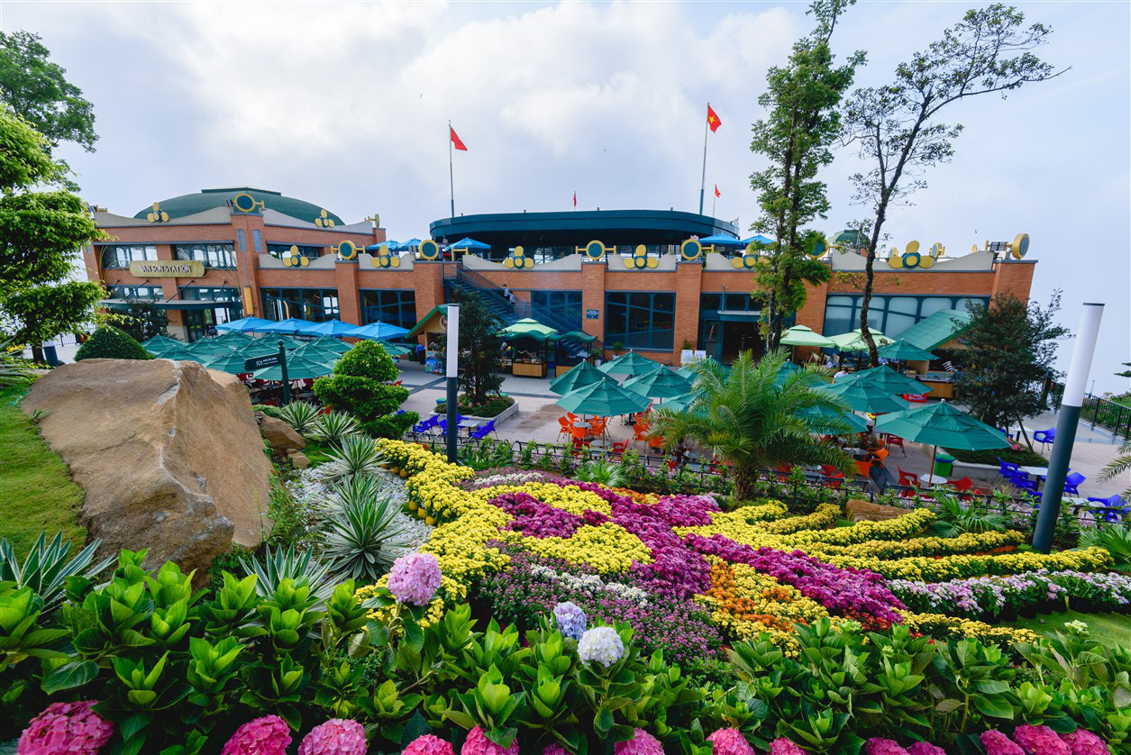 Tây Ninh: Trải nghiệm đặc sản ẩm thực bốn phương trên đỉnh núi Bà Đen - Ảnh 2.