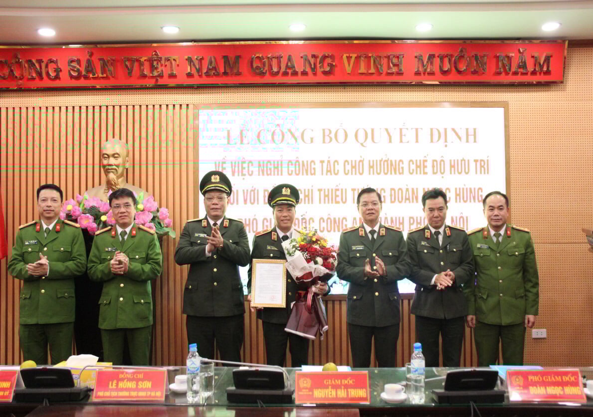 Người vừa được Bộ trưởng Bộ Công an quyết định nghỉ chờ hưu trí ở CA Hà Nội là ai? - Ảnh 1.