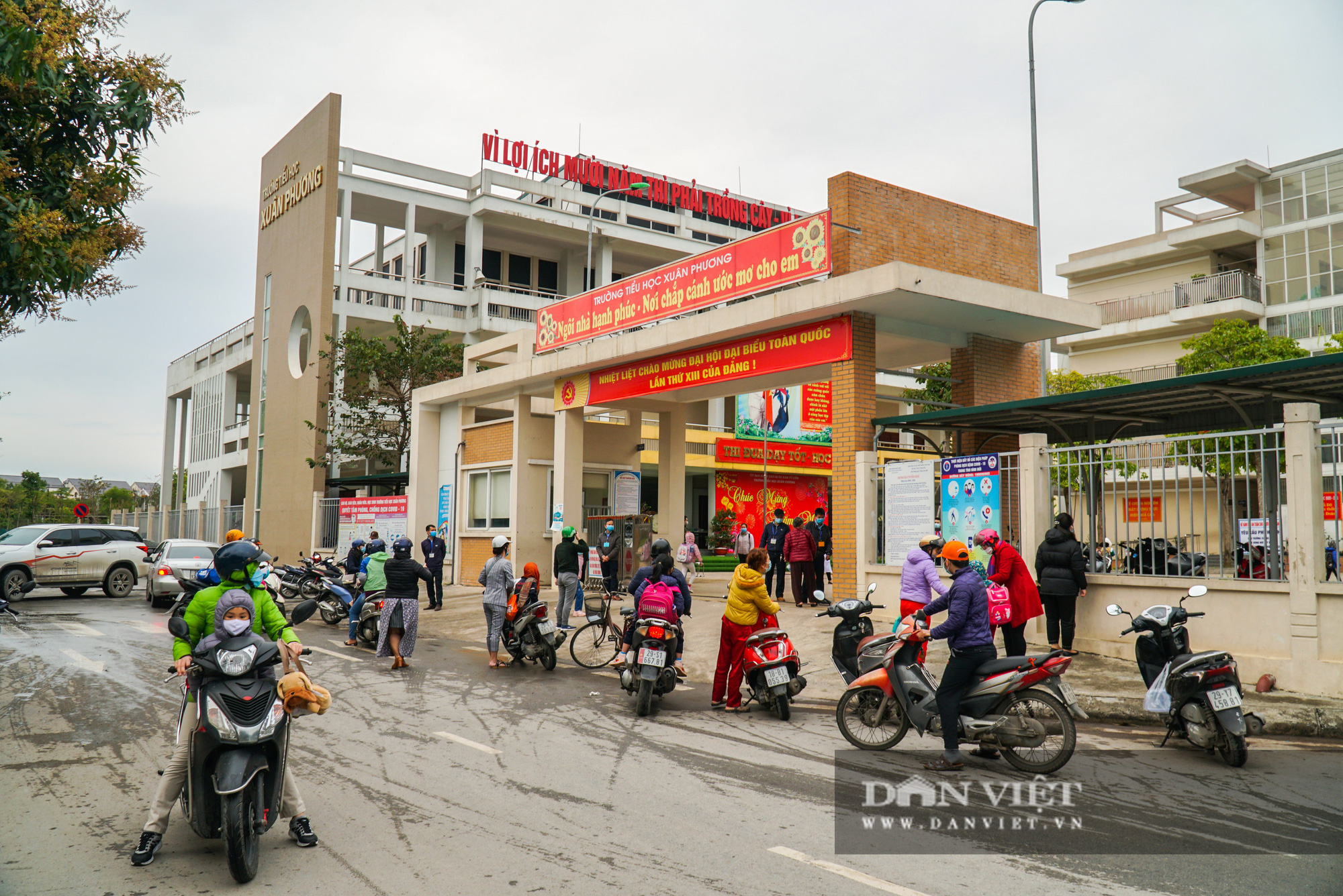 Cô trò trường Xuân Phương háo hức khi được quay trở lại trường học - Ảnh 1.