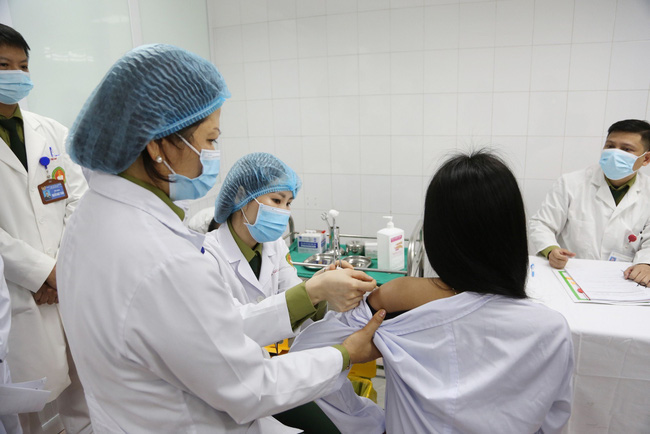 Việc tiêm chủng vắc xin Covid-19 sẽ được tiến hành như thế nào? - Ảnh 1.