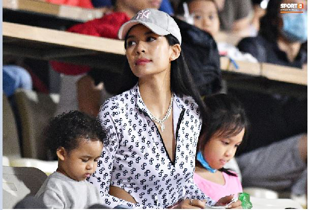 4 “nàng thơ” đẹp nhất V.League 2021: Bùi Tiến Dũng số hưởng - Ảnh 3.