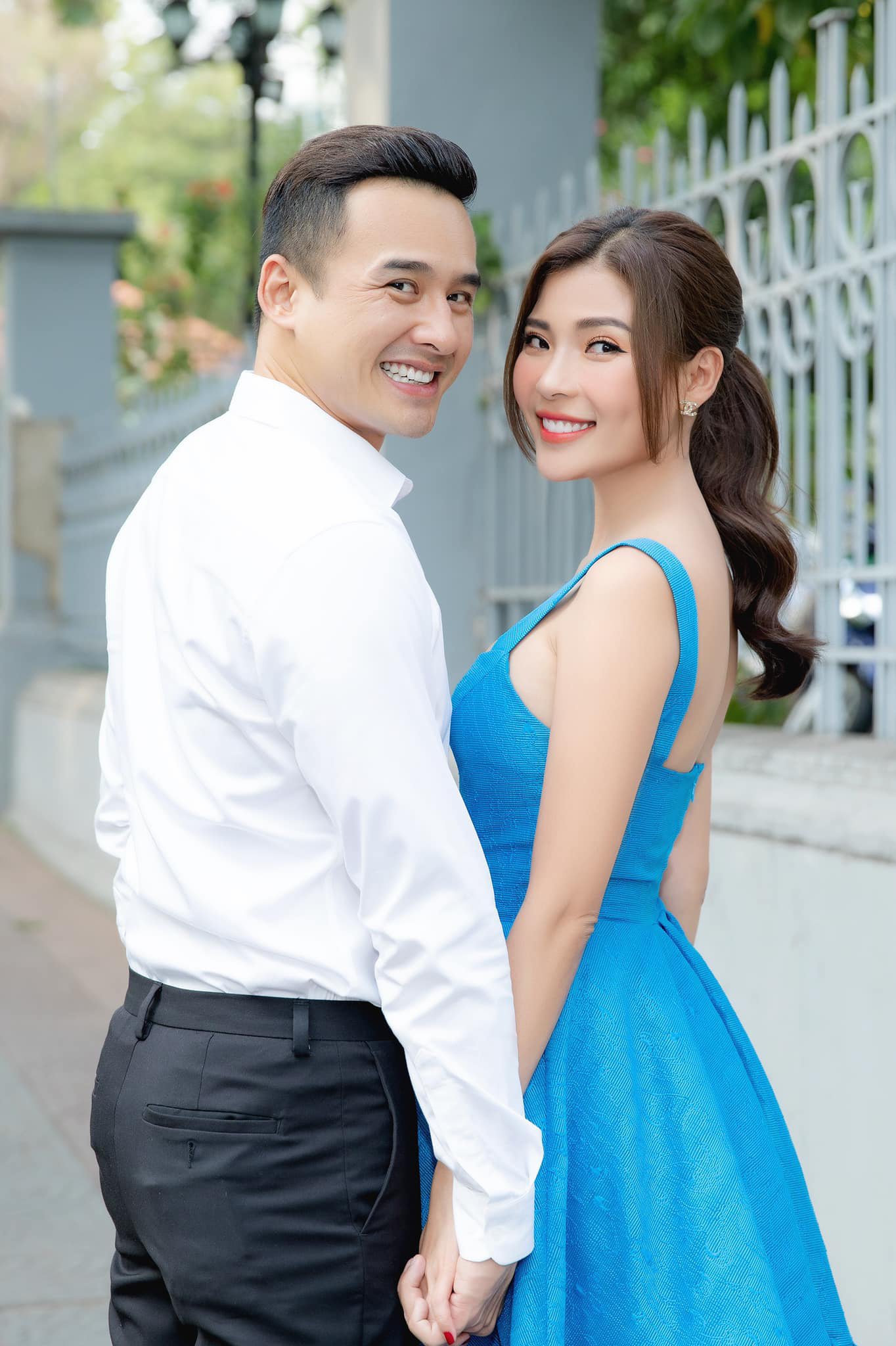 Thuy Diem tranh mat khi Luong The Thanh hon ban dien anh 2
