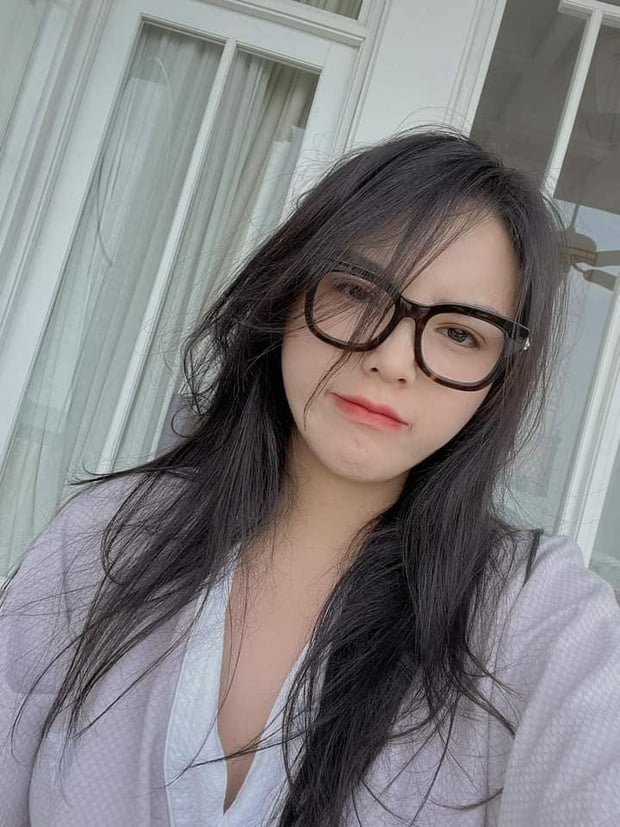 Hoa hậu Kỳ Duyên khoe ảnh &quot;đầu bù tóc rối&quot; nhưng lại xinh đẹp không ngờ - Ảnh 3.
