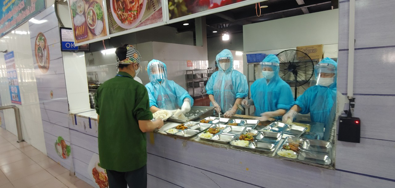 Cận cảnh việc vừa sản xuất, vừa phòng chống dịch Covid-19 ở công ty có nhiều công nhân nhất Hải Dương - Ảnh 2.