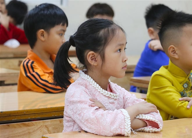 Nhà xuất bản Giáo dục Việt Nam bỏ hai bộ SGK: &quot;Sự lãng phí đau xót về chất xám&quot; - Ảnh 1.