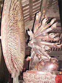 Bí ẩn pho tượng Quan Âm nghìn mắt nghìn tay ở chùa Bút Tháp - Ảnh 2.