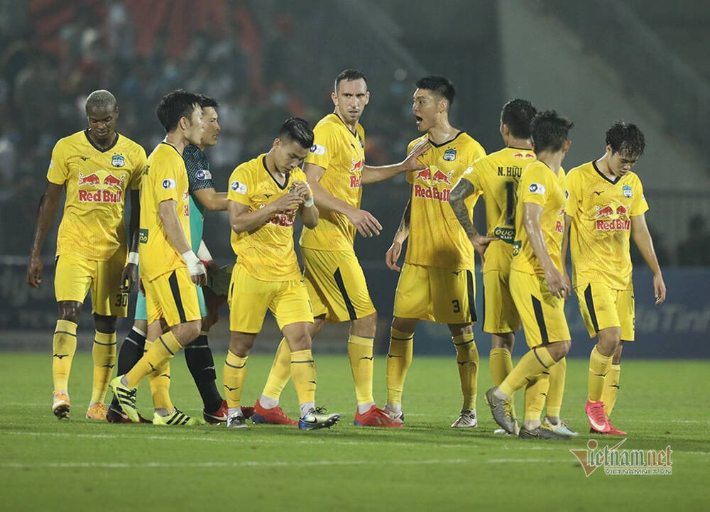 Làm điều đơn giản, Xuân Trường &quot;biến thù thành bạn&quot; với Kim Dong-su - Ảnh 1.