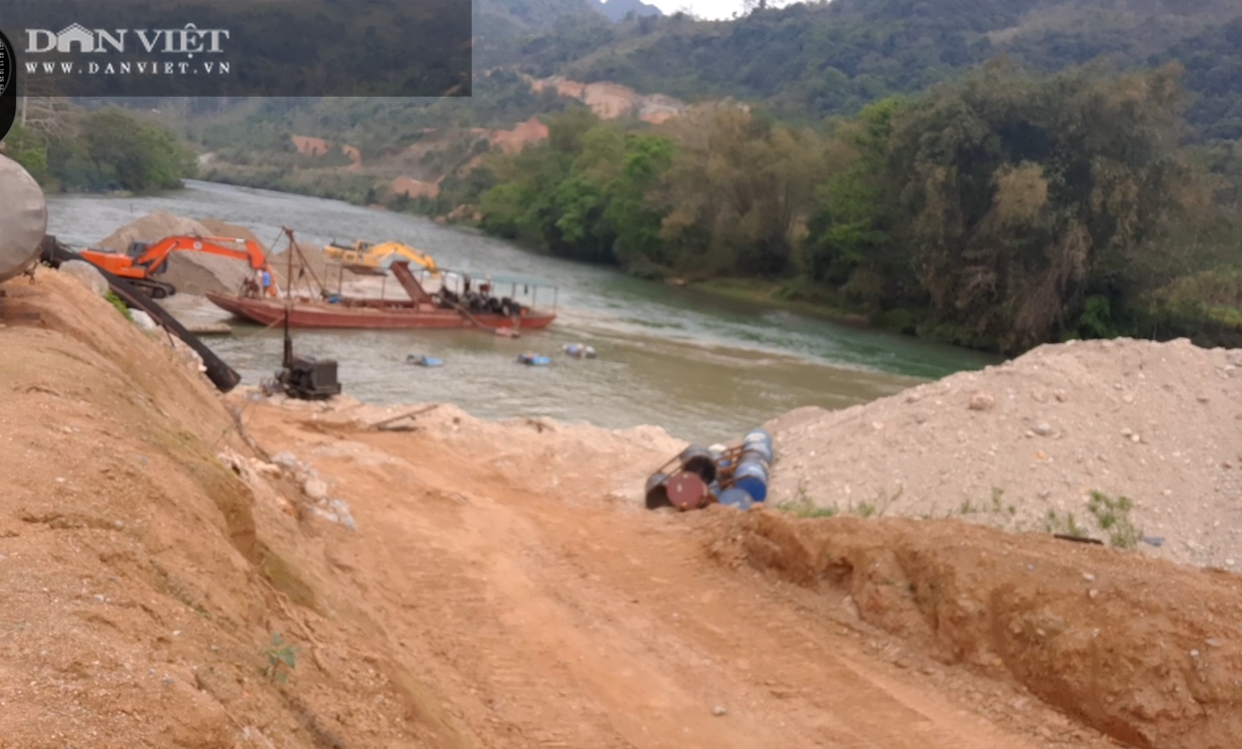 “Tảng băng chìm” quản lý khai thác cát ở sông Lô (Bài 2): Núp bóng “Chương trình quốc gia” để khai thác cát trái phép - Ảnh 7.