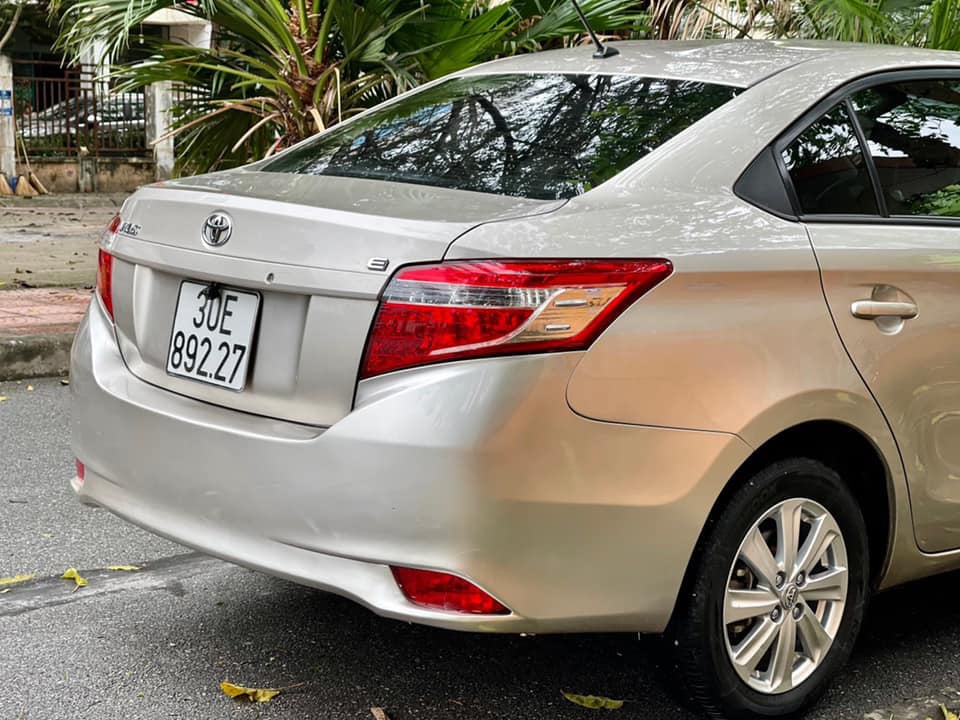 Toyota Vios số sàn chạy 5 vạn, màu vàng cát, rao bán giá khó tin - Ảnh 2.