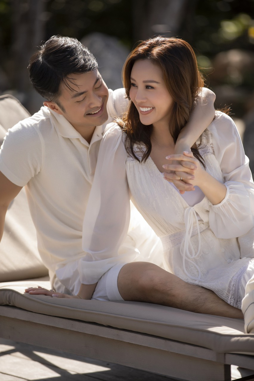 Hoa hậu Thu Hoài được hôn phu kém 10 tuổi ôm hôn đắm đuối  - Ảnh 5.