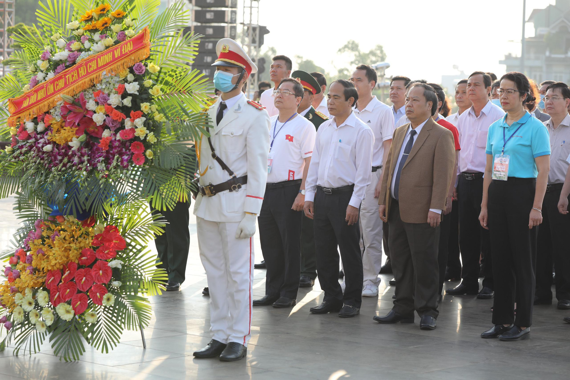 Lễ thượng cờ Tiền Phong Marathon 2021: Quốc kỳ Việt Nam tung bay với khát vọng hùng cường - Ảnh 3.