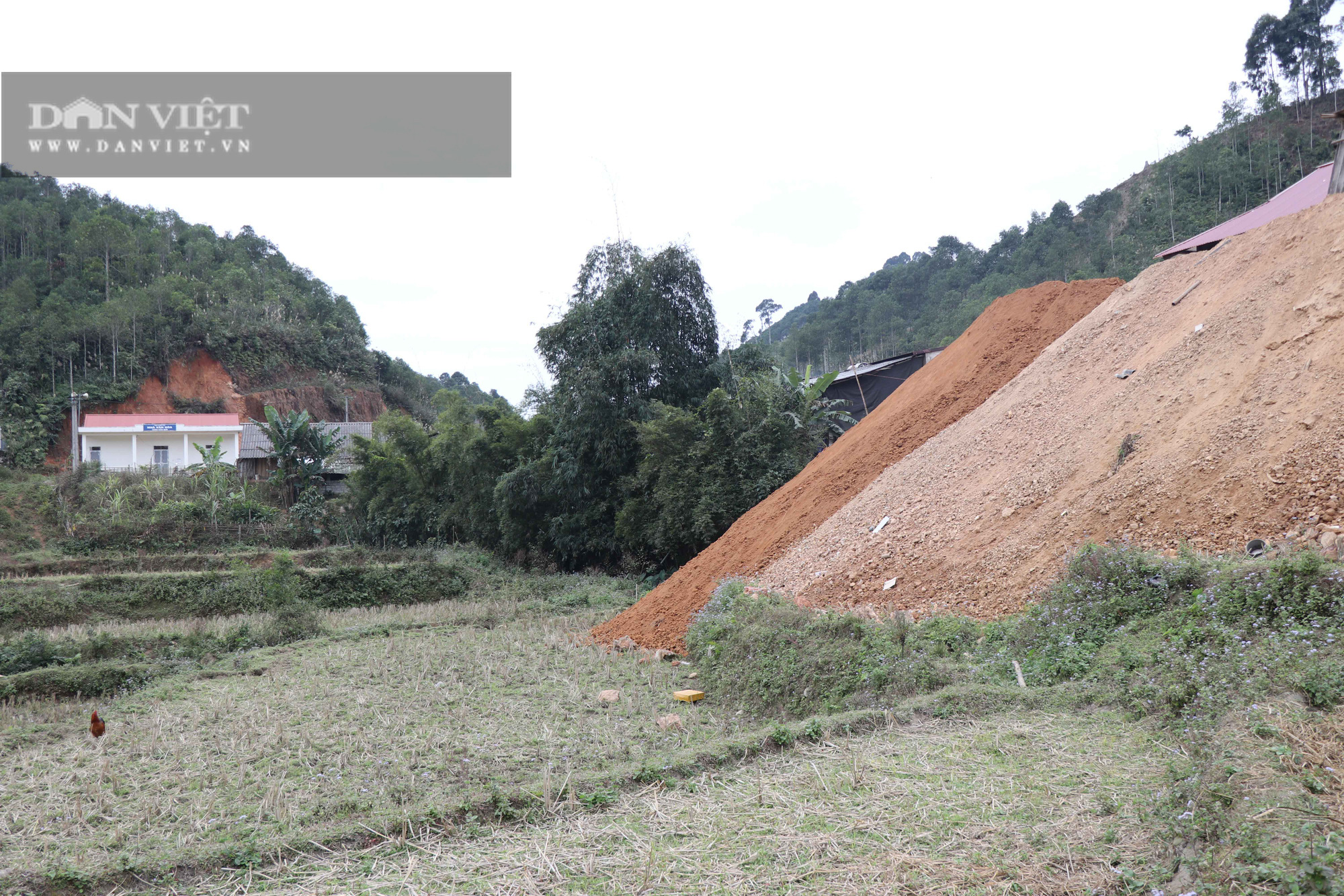 Đổ đất lấp ruộng ở Bắc Kạn: Huyện yêu cầu kiểm tra, xử lý - Ảnh 3.