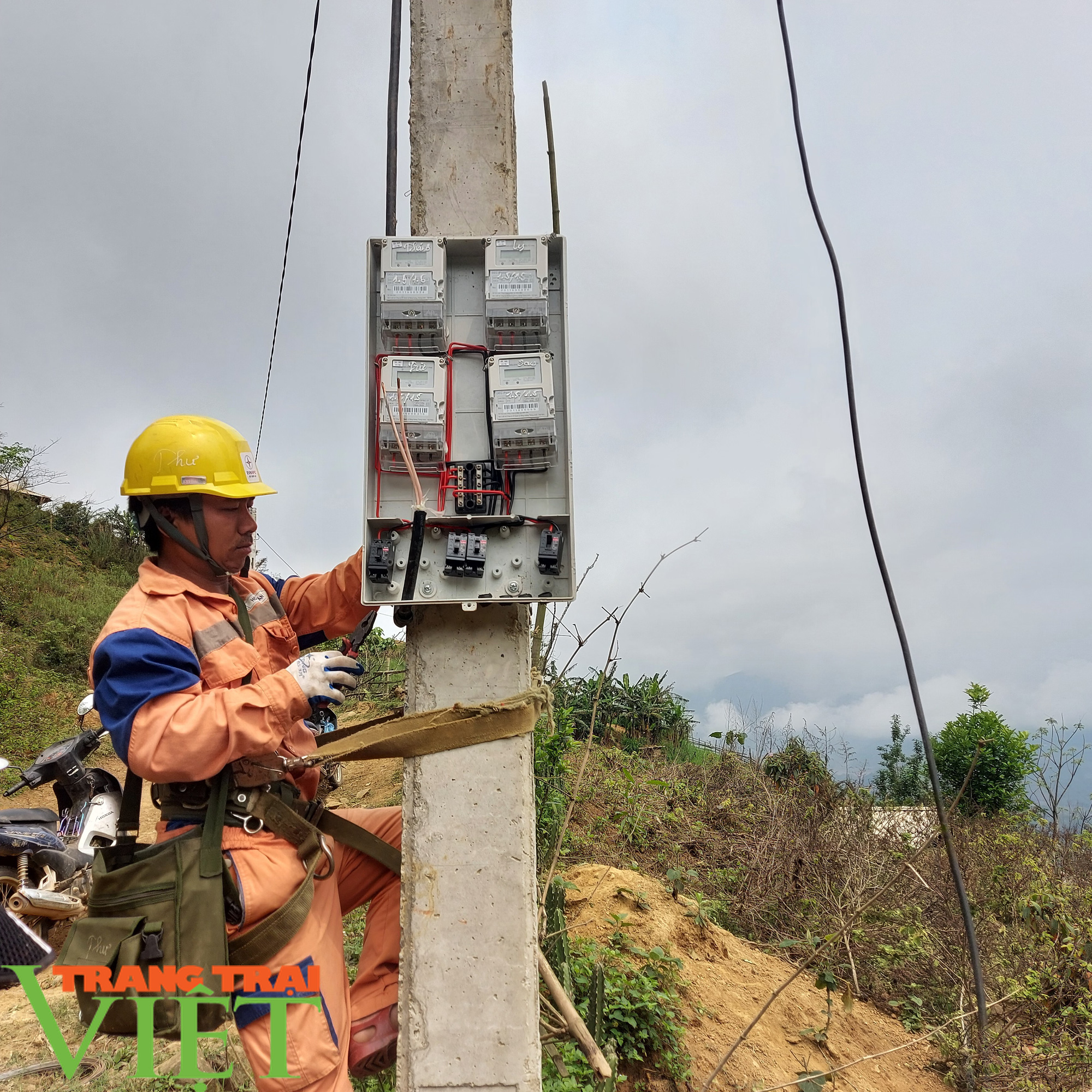 Điện sáng nơi rẻo cao Suối Bau - Ảnh 2. Điện sáng nơi rẻo cao Suối Bau - Ảnh 2.