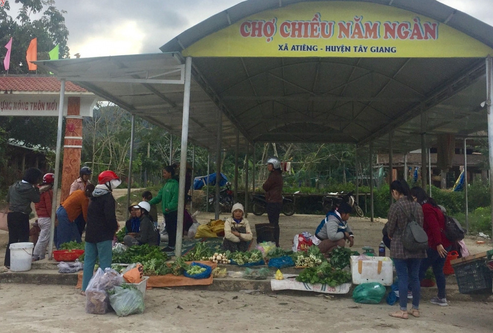Quảng Nam: Ngôi chợ lạ ở huyện biên giới Tây Giang gi gỉ gì gi cái gì cũng bán giá 5 ngàn - Ảnh 7.