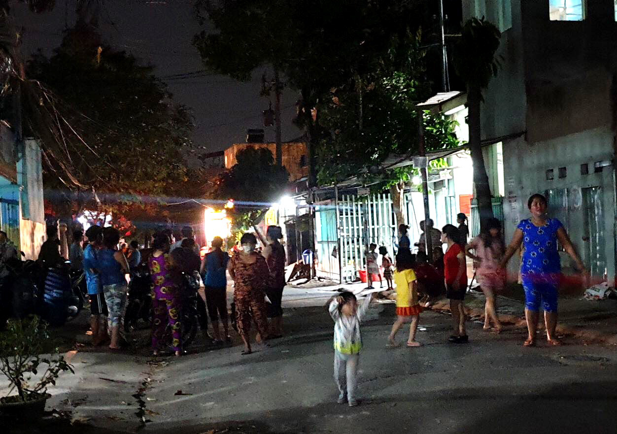 Mâu thuẫn tình cảm, một phụ nữ và 2 con trai bị truy sát trong đêm - Ảnh 3.