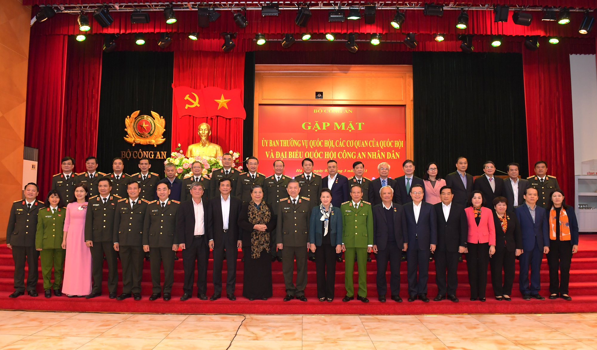 Lực lượng công an là thành tố quan trọng trong  phát triển đất nước - Ảnh 1.