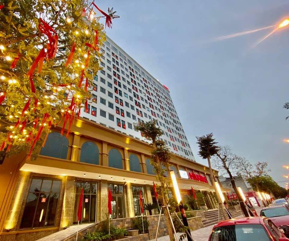 Covid-19 ở Hải Dương: Vỡ oà cảm xúc trong trong thời khắc dỡ bỏ phong toả, cách ly xã hội  - Ảnh 6.
