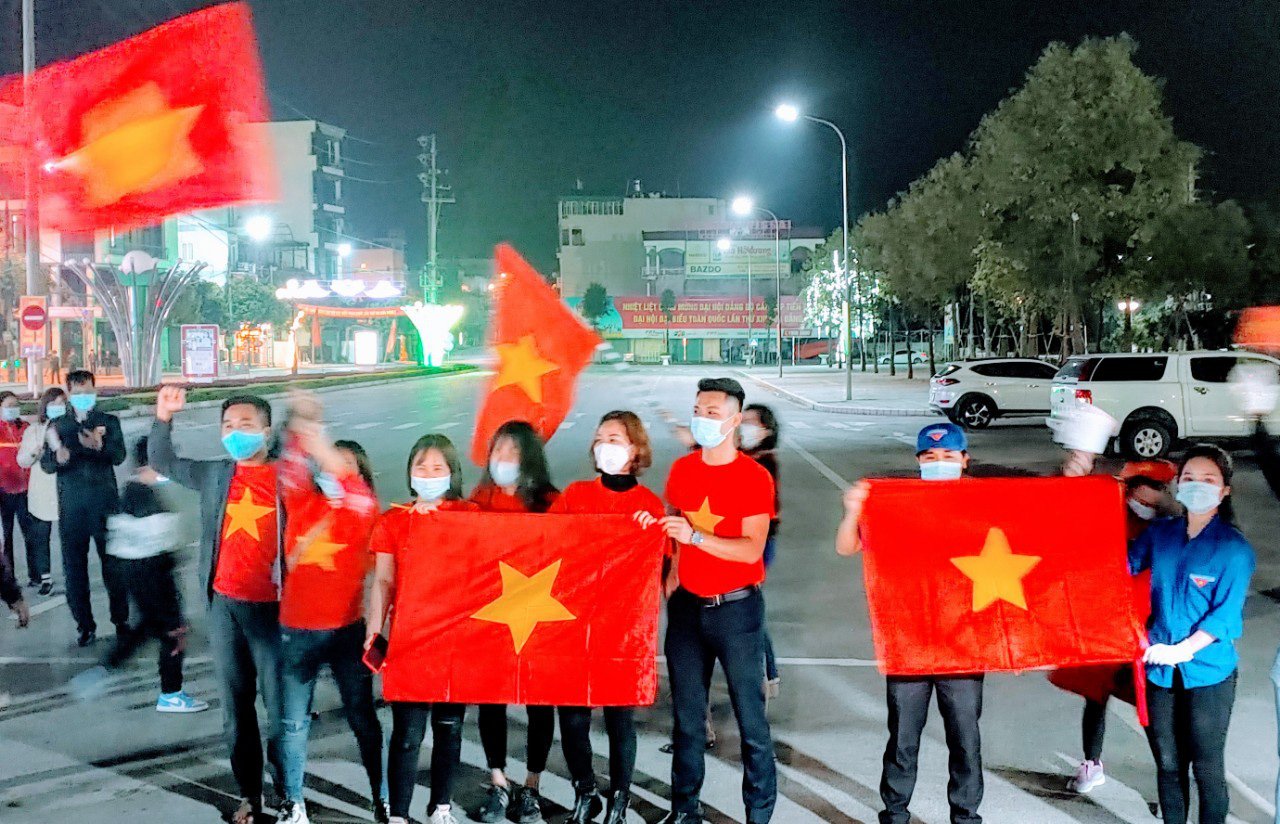 Covid-19 ở Hải Dương: Vỡ oà cảm xúc trong trong thời khắc dỡ bỏ phong toả, cách ly xã hội  - Ảnh 3.