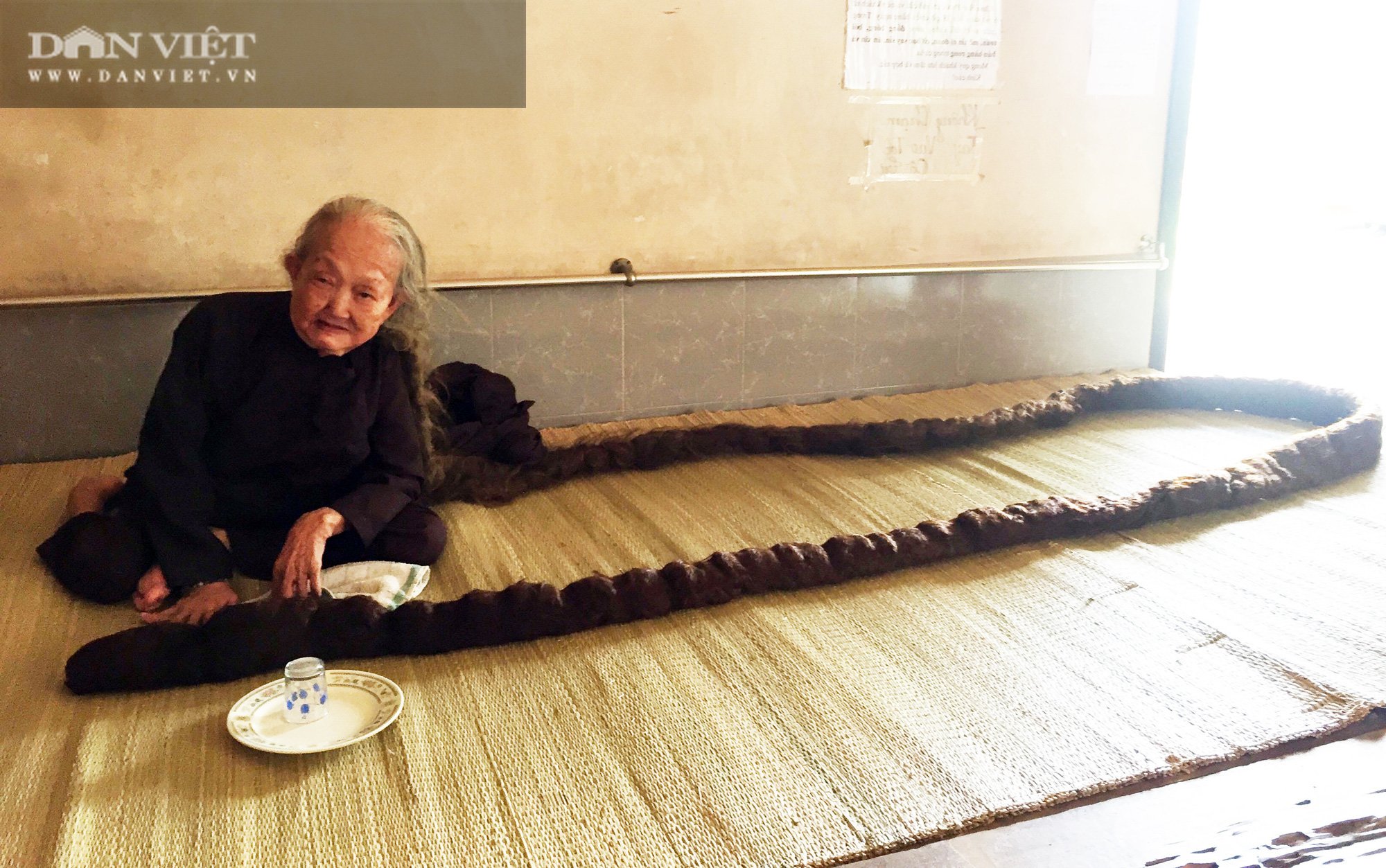 Chuyện chưa kể về câu chuyện những cụ ông, cụ bà có mái tóc dài kỷ lục - Ảnh 1.