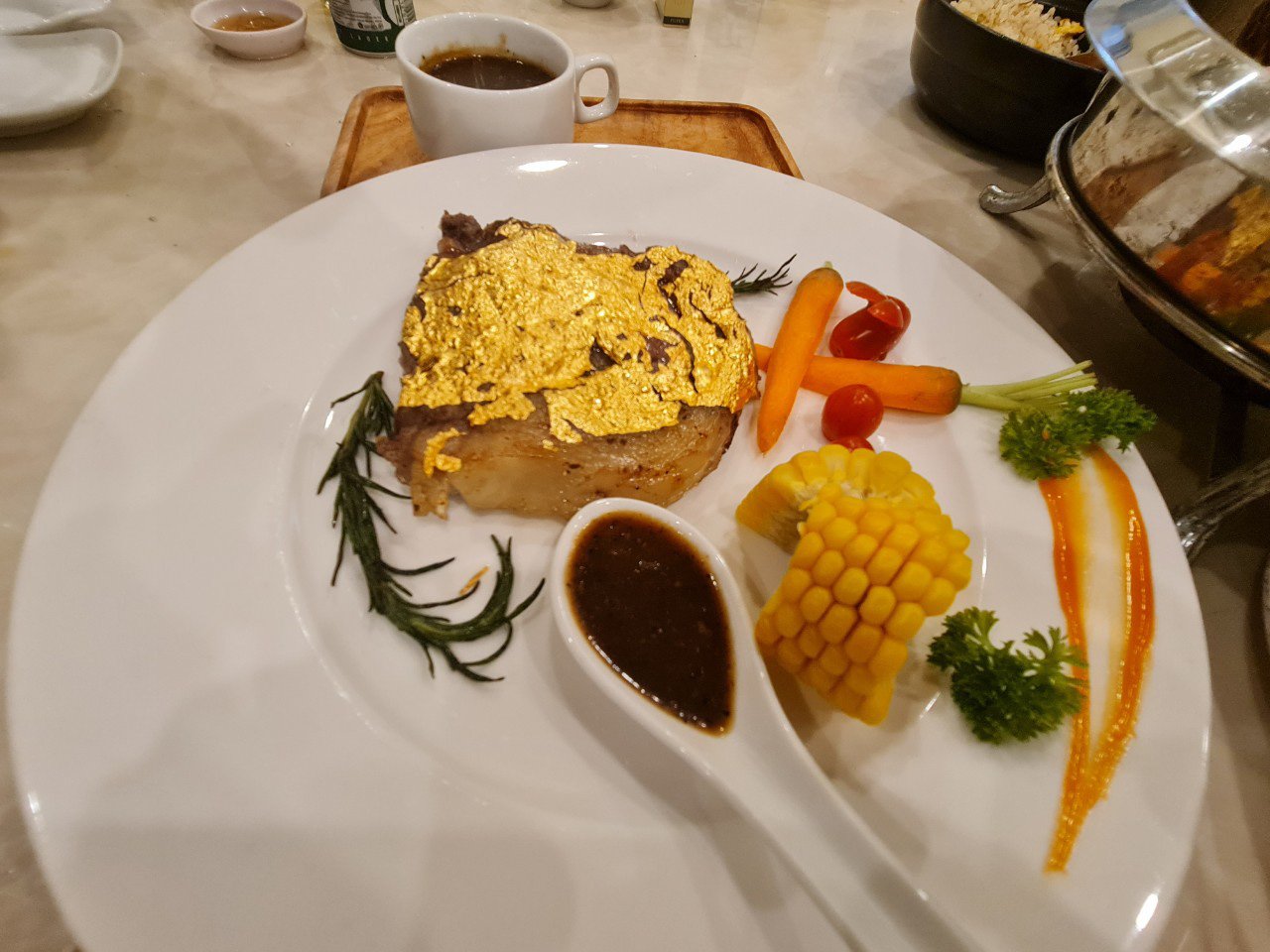 Quảng Nam: "Chói mắt" với Nhà hàng đầu tiên ở Tam Kỳ trước món thịt bò dát vàng - Ảnh 2. Quảng Nam: "Chói mắt" với Nhà hàng đầu tiên ở Tam Kỳ trước món thịt bò dát vàng - Ảnh 2.