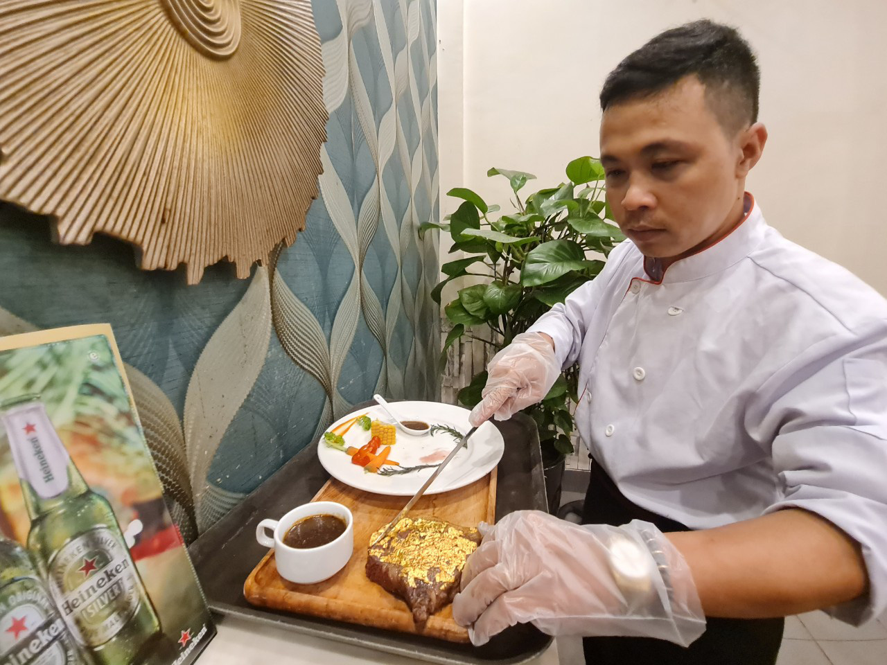 Quảng Nam: "Chói mắt" với Nhà hàng đầu tiên ở Tam Kỳ trước món thịt bò dát vàng - Ảnh 6. Quảng Nam: "Chói mắt" với Nhà hàng đầu tiên ở Tam Kỳ trước món thịt bò dát vàng - Ảnh 6.
