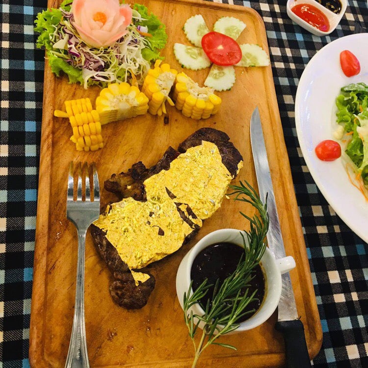 Quảng Nam: "Chói mắt" với Nhà hàng đầu tiên ở Tam Kỳ trước món thịt bò dát vàng - Ảnh 1. Quảng Nam: "Chói mắt" với Nhà hàng đầu tiên ở Tam Kỳ trước món thịt bò dát vàng - Ảnh 1.