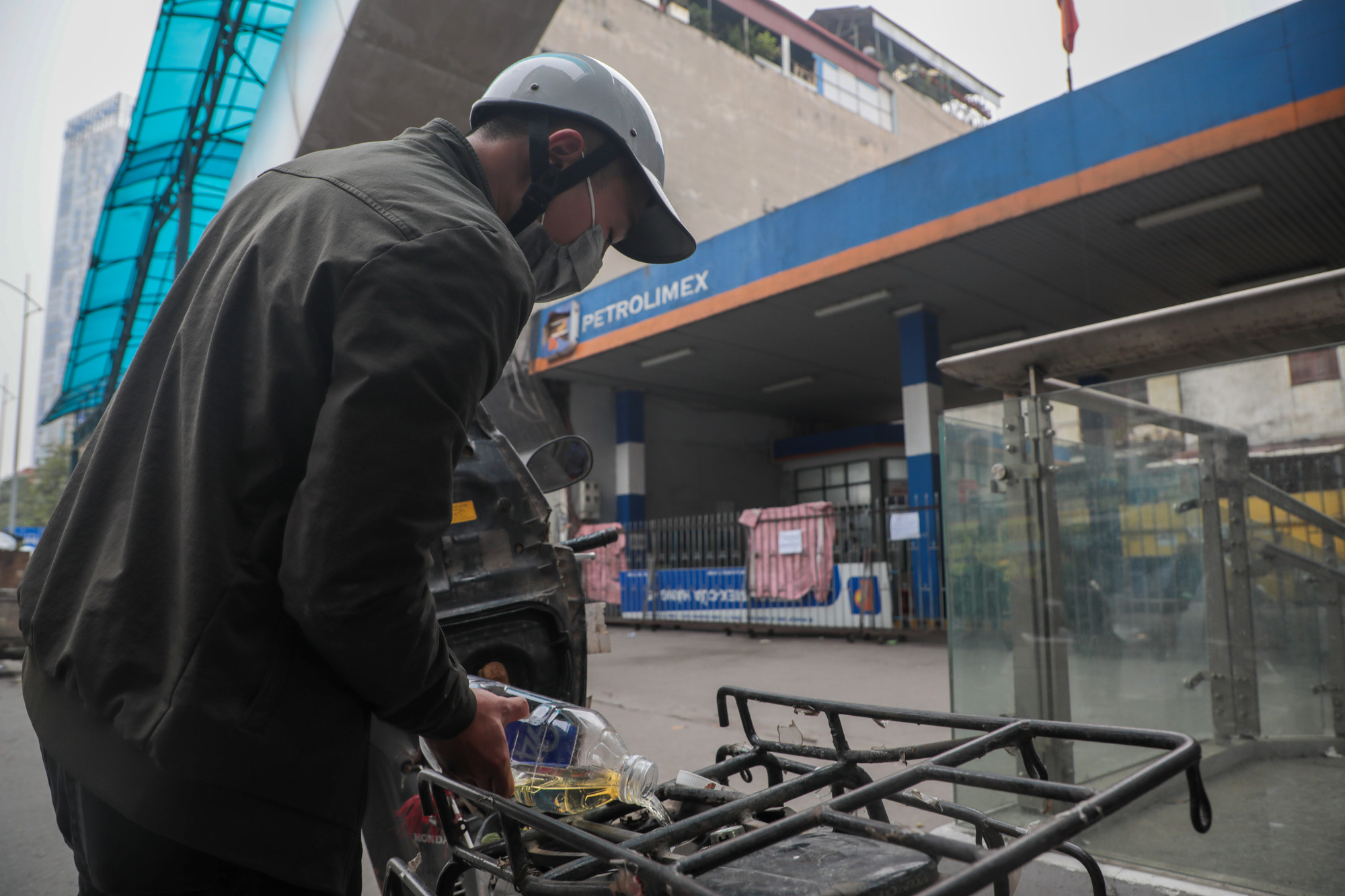 Đóng cửa cây xăng &quot;đe dọa&quot; an toàn đường sắt Cát Linh - Hà Đông - Ảnh 9.