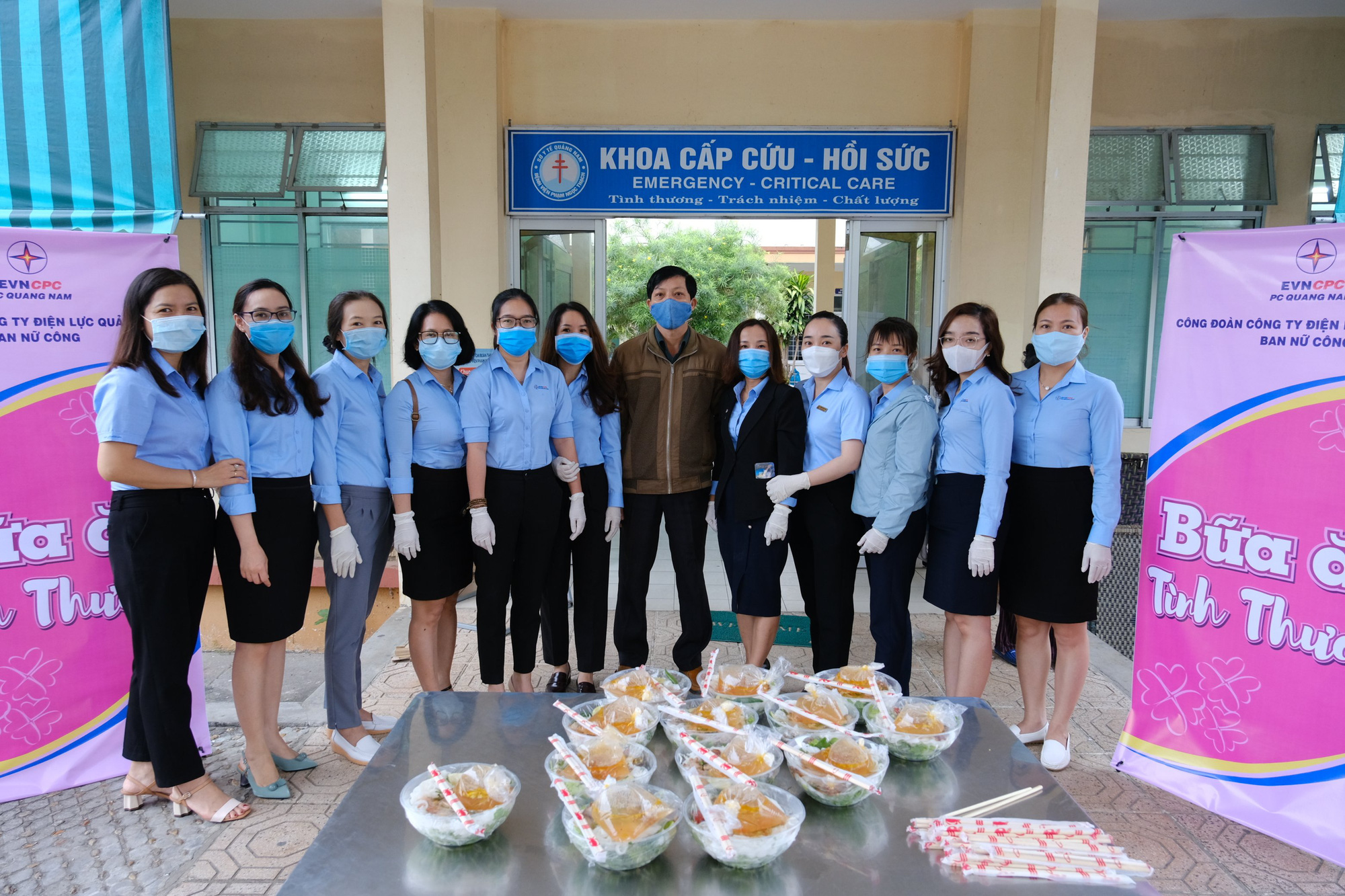 Quảng Nam: Công ty Điện lực trao 250 suất ăn cho bệnh nhân nghèo nhân ngày kỷ niệm phụ nữ 8/3 - Ảnh 1. Quảng Nam: Công ty Điện lực trao 250 suất ăn cho bệnh nhân nghèo nhân ngày kỷ niệm phụ nữ 8/3 - Ảnh 1.