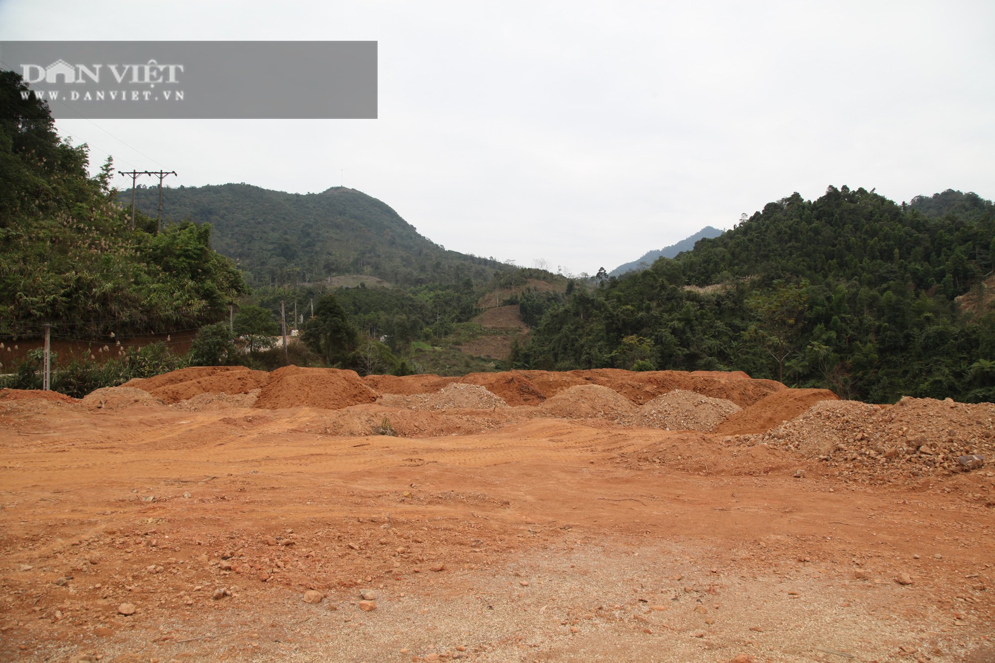 Bắc Kạn: Doanh nghiệp ngang nhiên đổ đất lấp ruộng - Ảnh 3.
