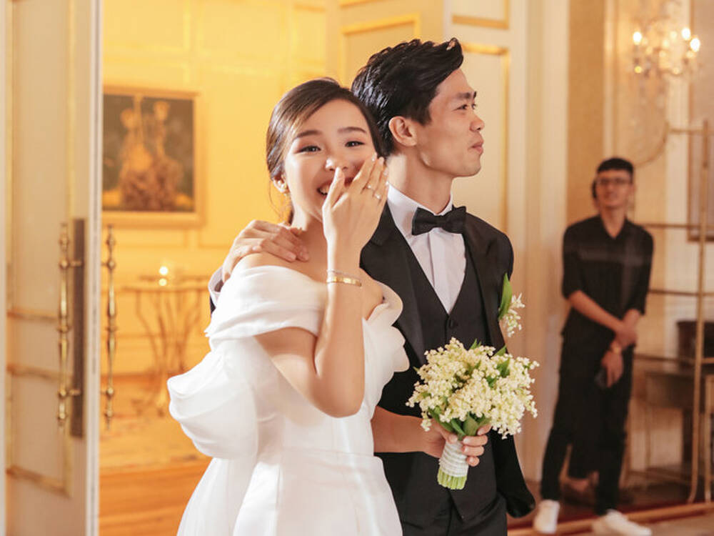 Mẹ vợ của Công Phượng: Trẻ đẹp, kín tiếng và quyền lực - Ảnh 4.